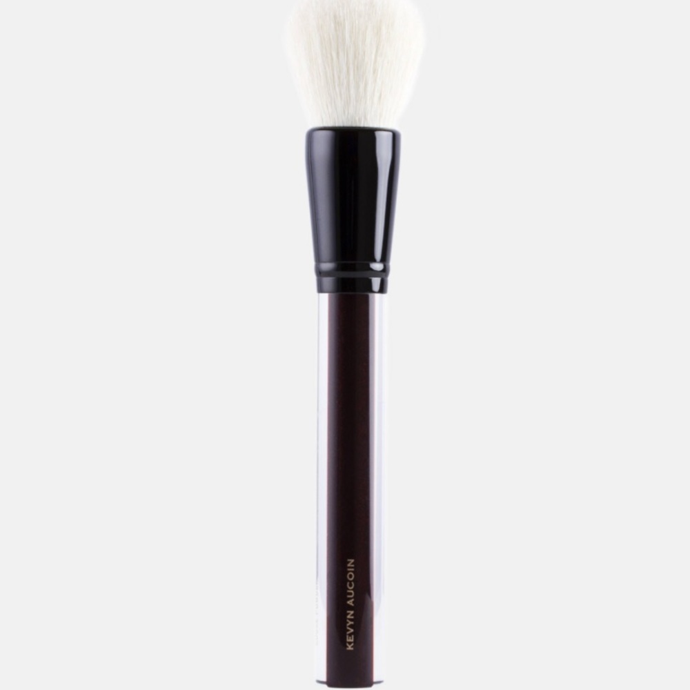 ✨NEW IN BOX KEVYN AUCOIN LOOSE POWDER BRUSH✨